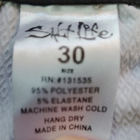 Salt Life Tan Cargo Shorts with Relaxed Fit and Belt Loops - Picture 2 of 3